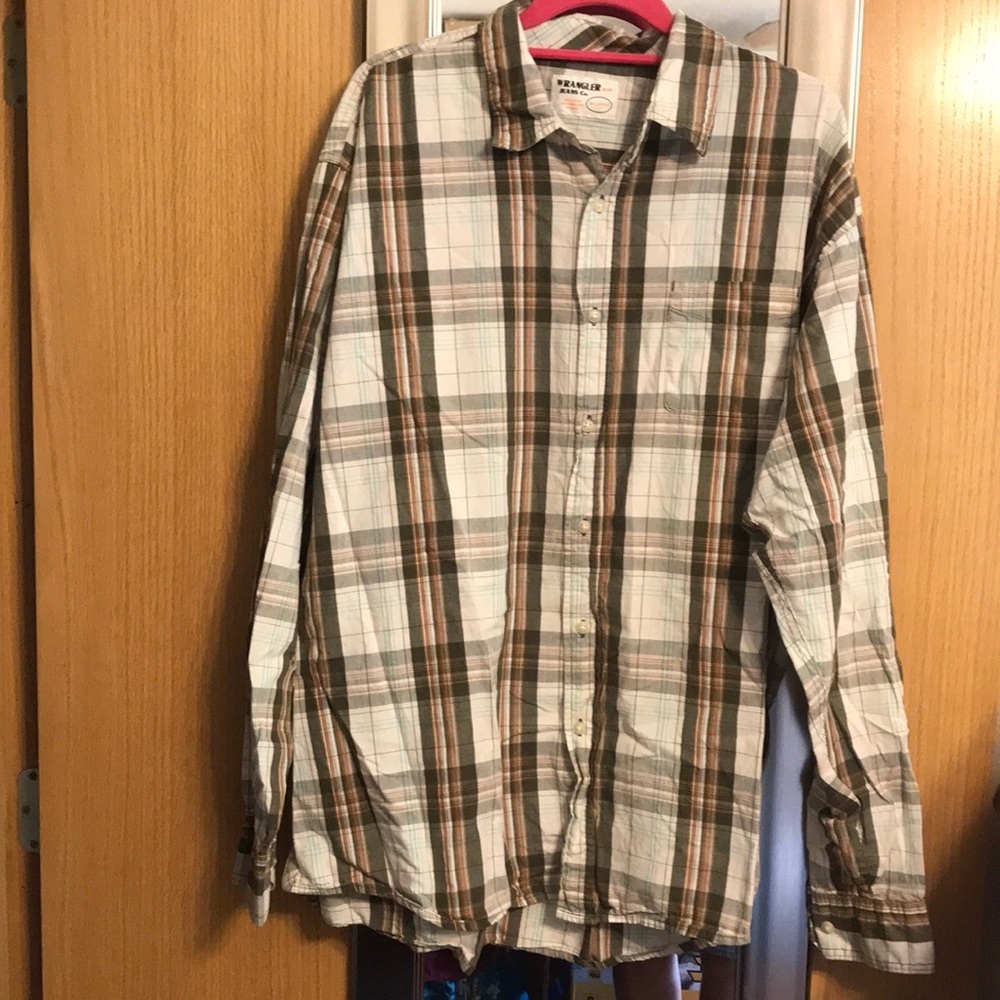 Wrangler 2X Large plaid long sleeve, button up shirt with chest pocket